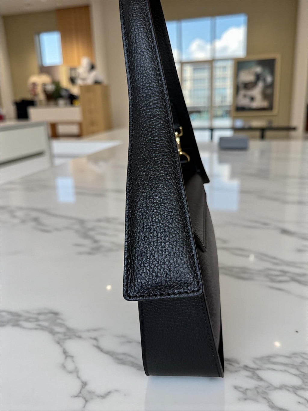 Structured Saddle in Pebbled Leather