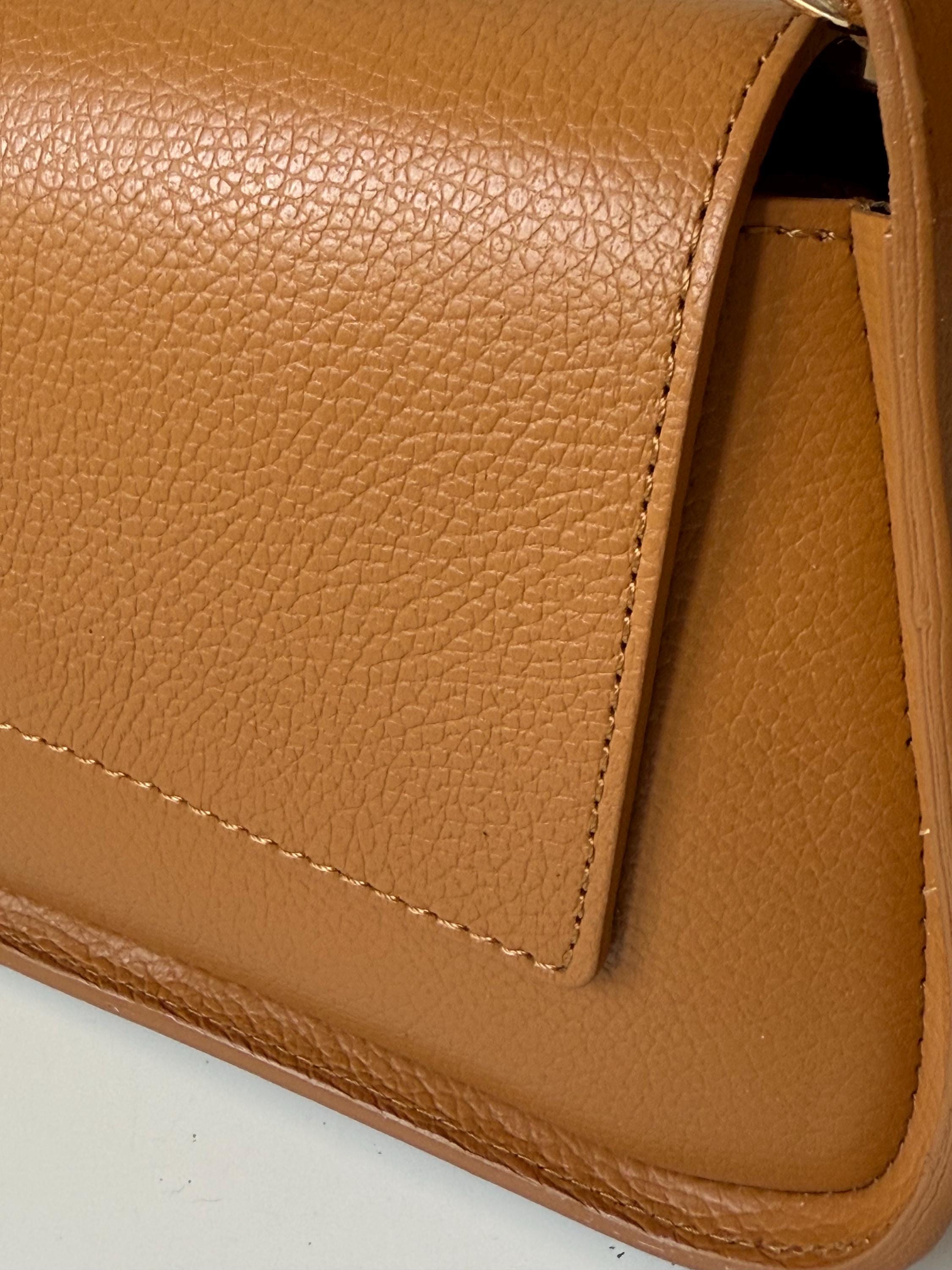 Structured Saddle in Pebbled Leather