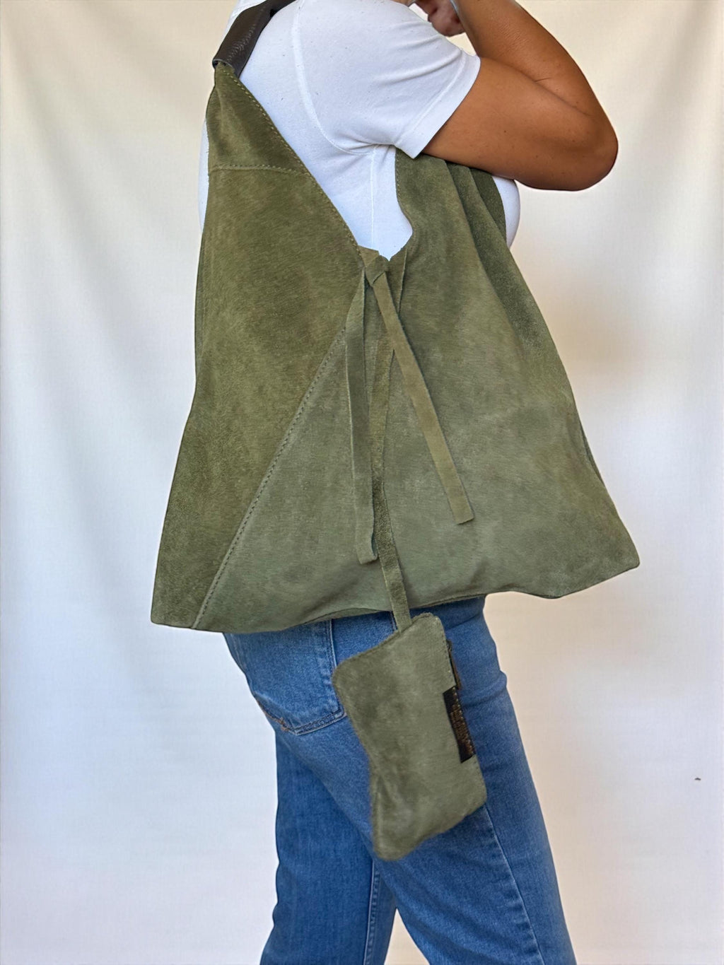 Removable zippered pouch inside a large suede hobo bag Paloma Palomo
