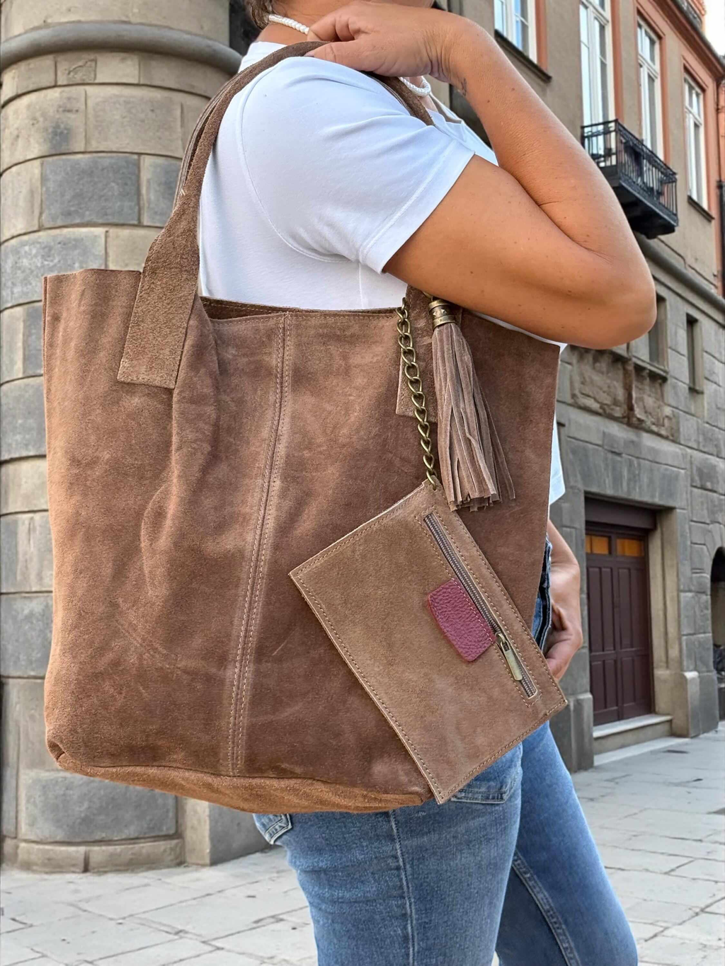 Matching brown suede zipper pouch with gold tassel Paloma Palomo