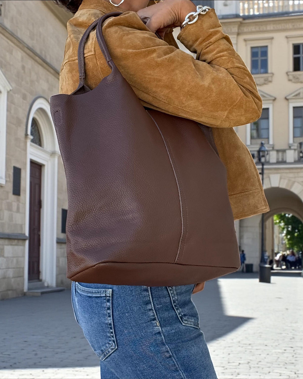 Brown leather shopper